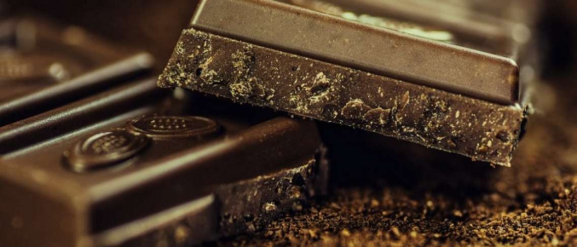 神話か事実か、チョコレートを食べると顔がむらになりますか？