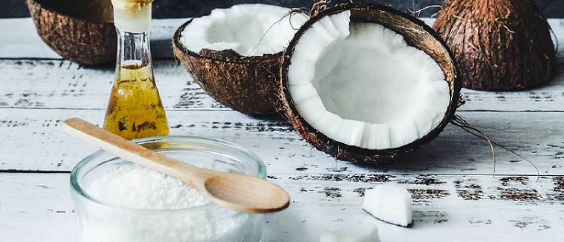 Benefici del latte di cocco per la salute dei capelli e della pelle