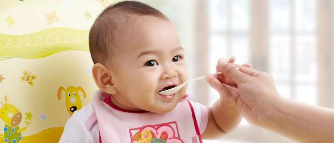 Jadual Makan Bayi 6 Bulan mengikut Saranan Pakar Pediatrik