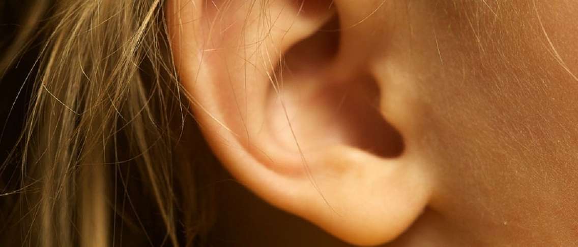 Cause di prurito alle orecchie e come trattarlo
