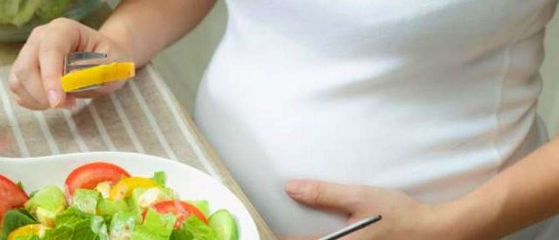 Makanan yang Ibu dan Wanita Tidak Boleh Makan pada Trimester Pertama