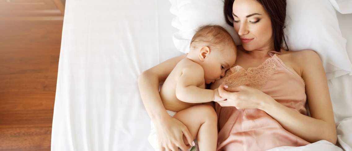 Anak Kecil Anda Menyusukan Ibu secara berterusan? Mari berkenalan dengan Cluster Feeding