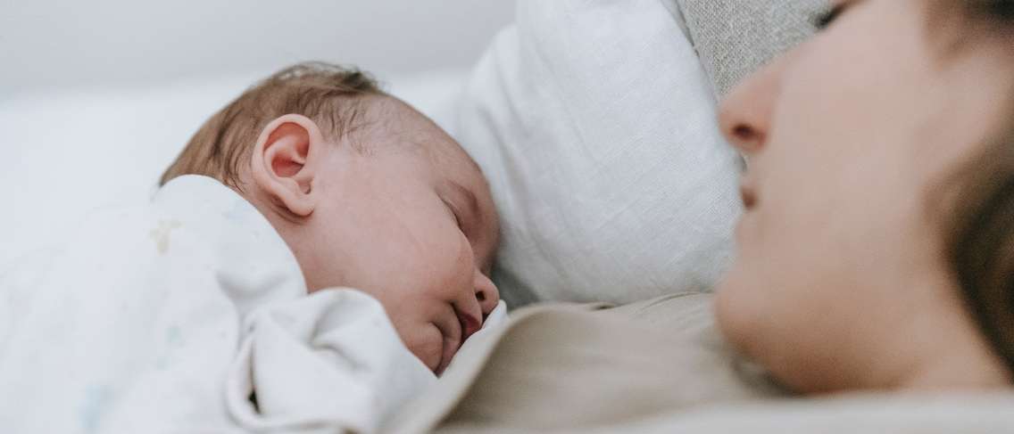 Apakah Kebisingan Putih dan Mengapa Ia Menenangkan Bayi?