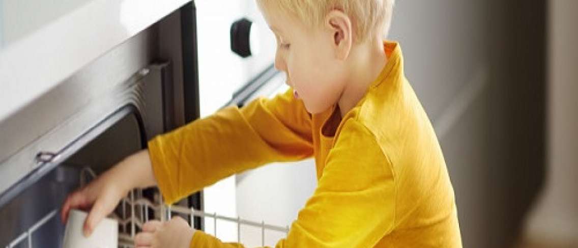 Apakah Faedah Kanak-kanak Belajar Melakukan Pekerjaan Rumah Tangga?