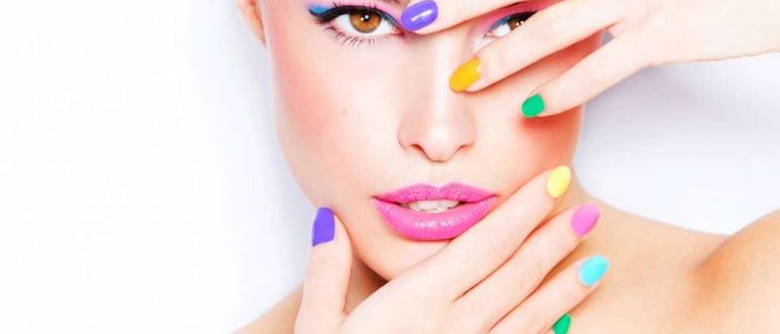 هل أنت محتار في اختيار ألوان التجميل؟ تعرف على بشرتك تحت الجلد أولاً!