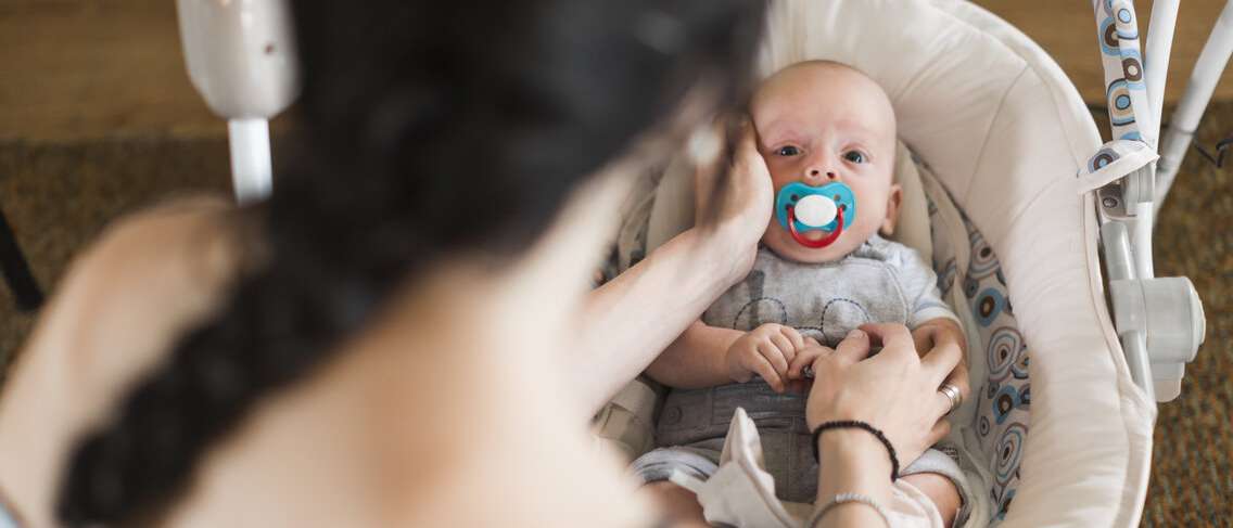 Emzik Kullanmanın Bebekler Üzerindeki Yararlarını ve Etkilerini Tanıyın